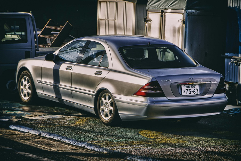 Su-su-suspension failure!!! Or why S-class of this era are so damn cheap...